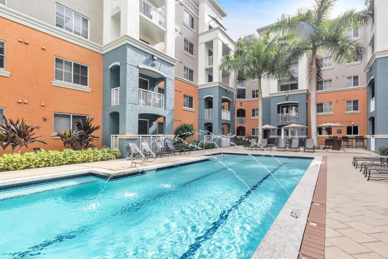 Dharma Home Suites South Miami At Red Road Commons Номер фото