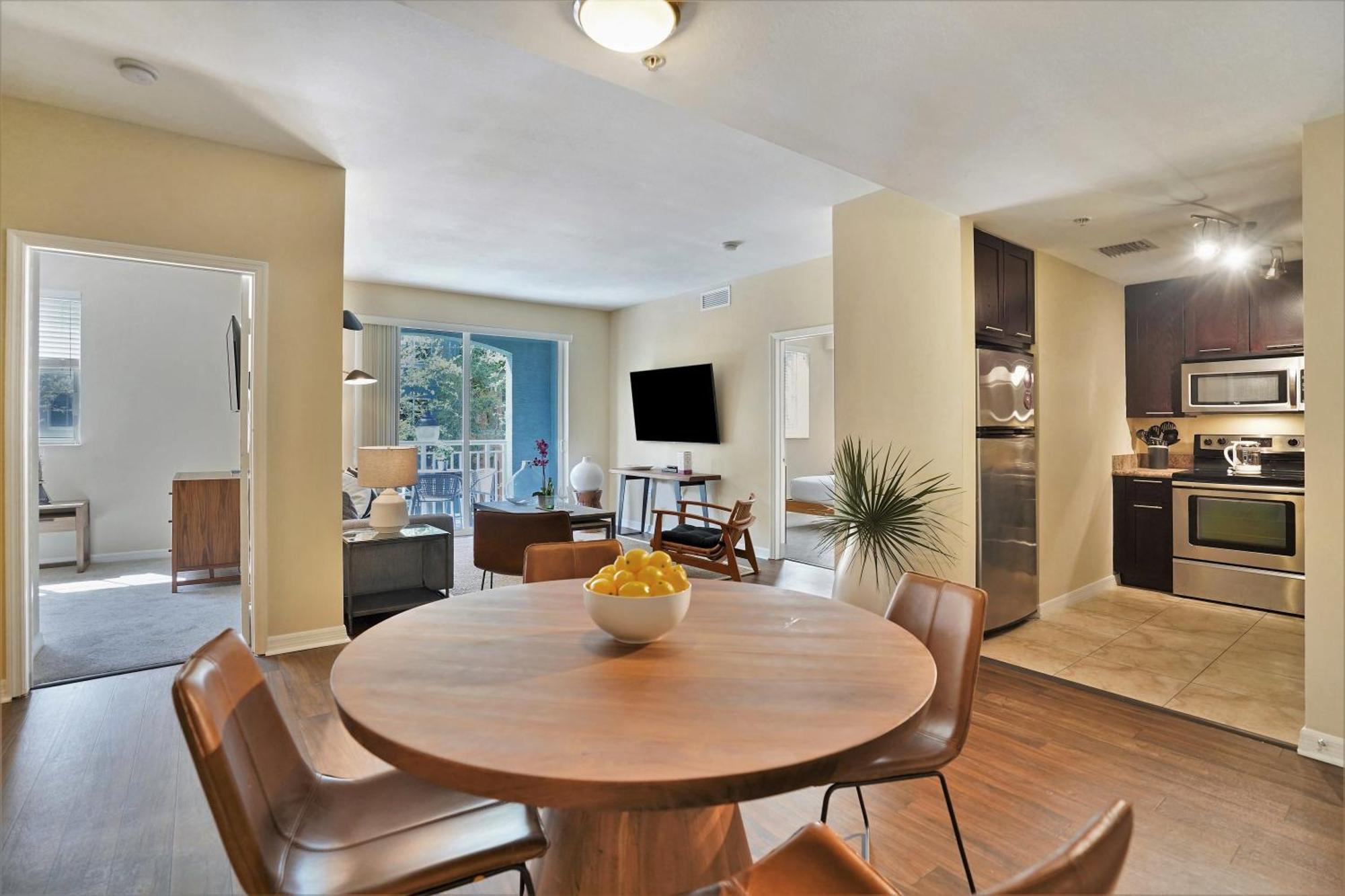 Dharma Home Suites South Miami At Red Road Commons Экстерьер фото