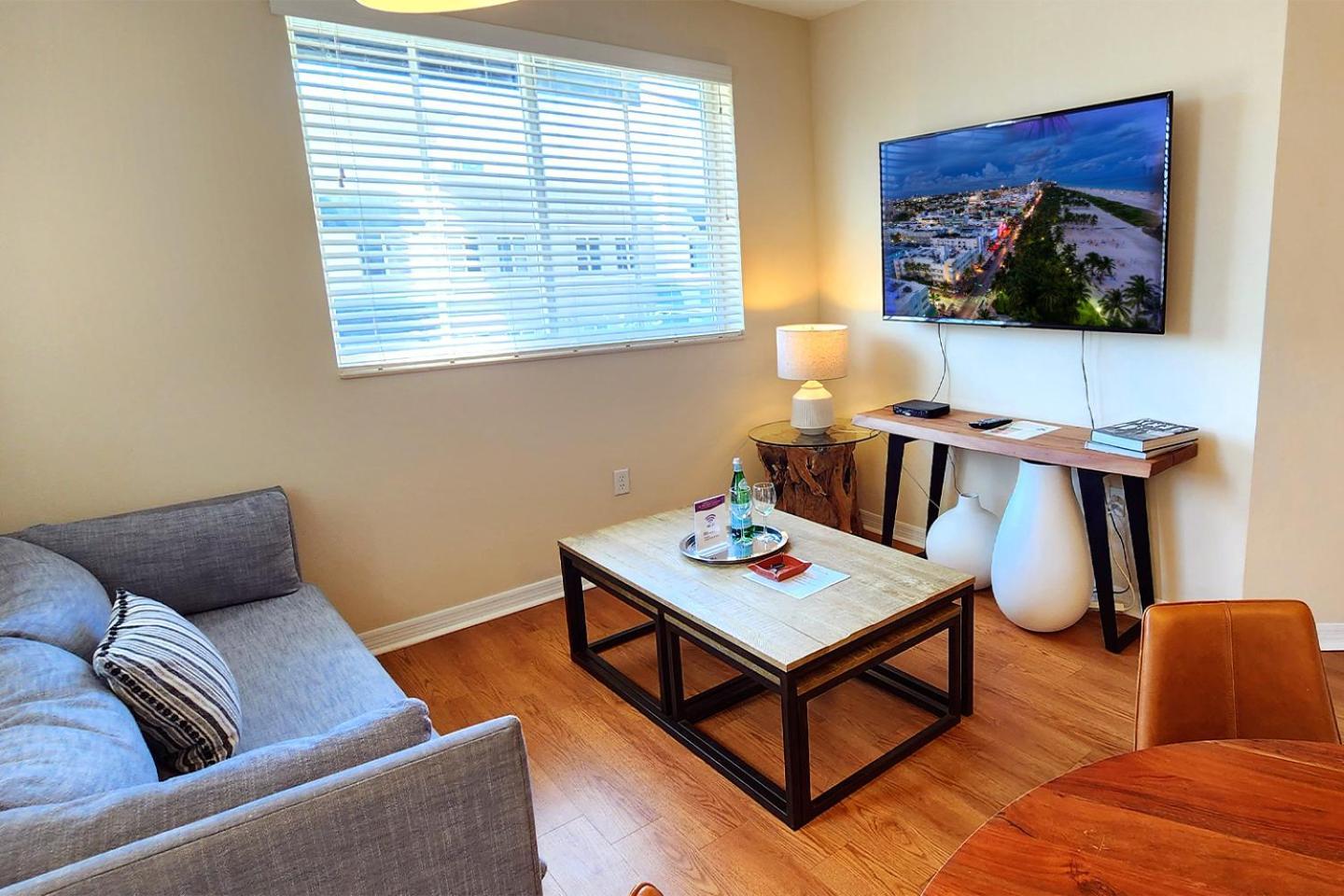 Dharma Home Suites South Miami At Red Road Commons Экстерьер фото