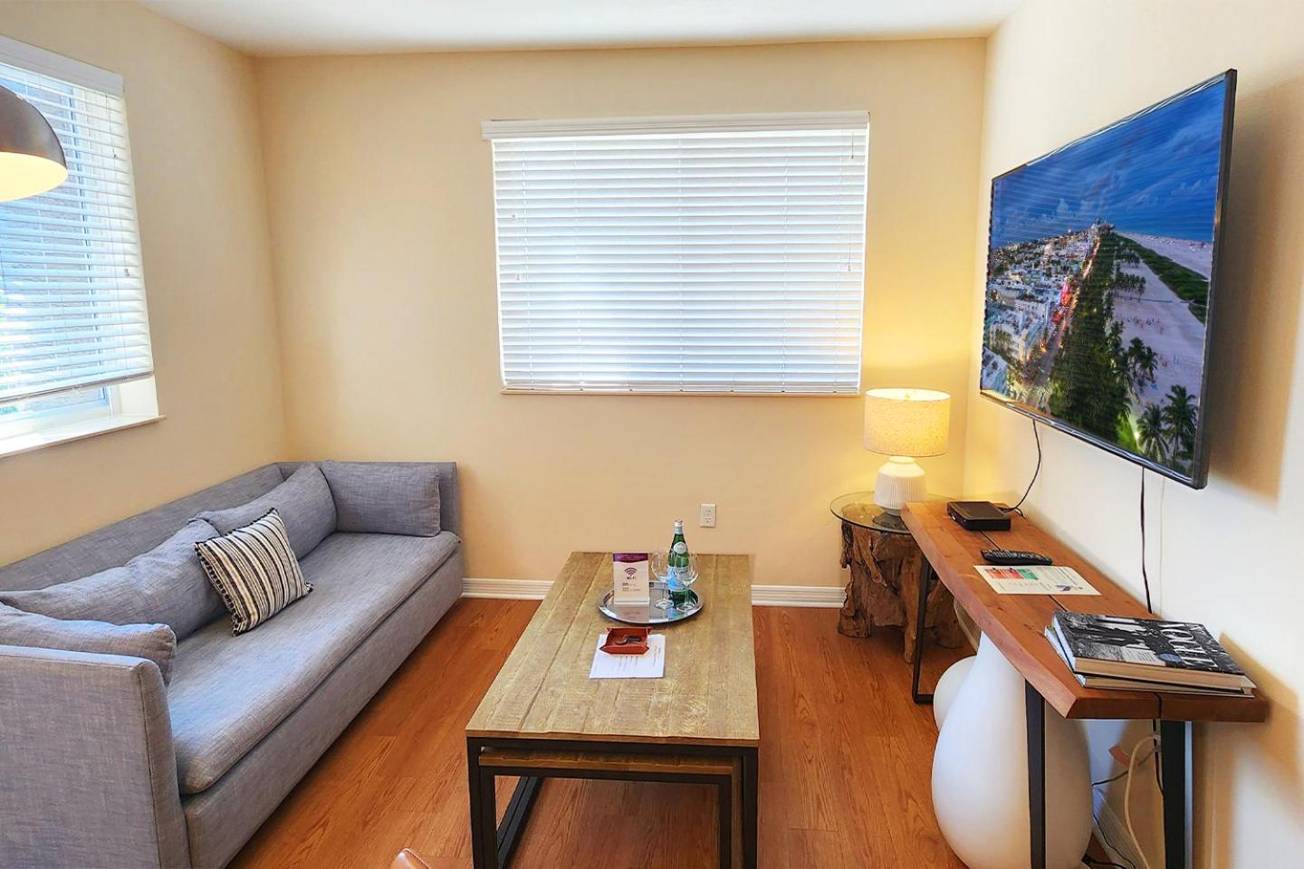 Dharma Home Suites South Miami At Red Road Commons Экстерьер фото