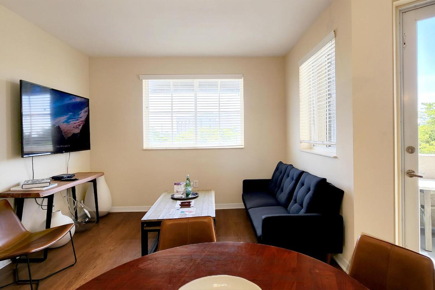 Dharma Home Suites South Miami At Red Road Commons Экстерьер фото