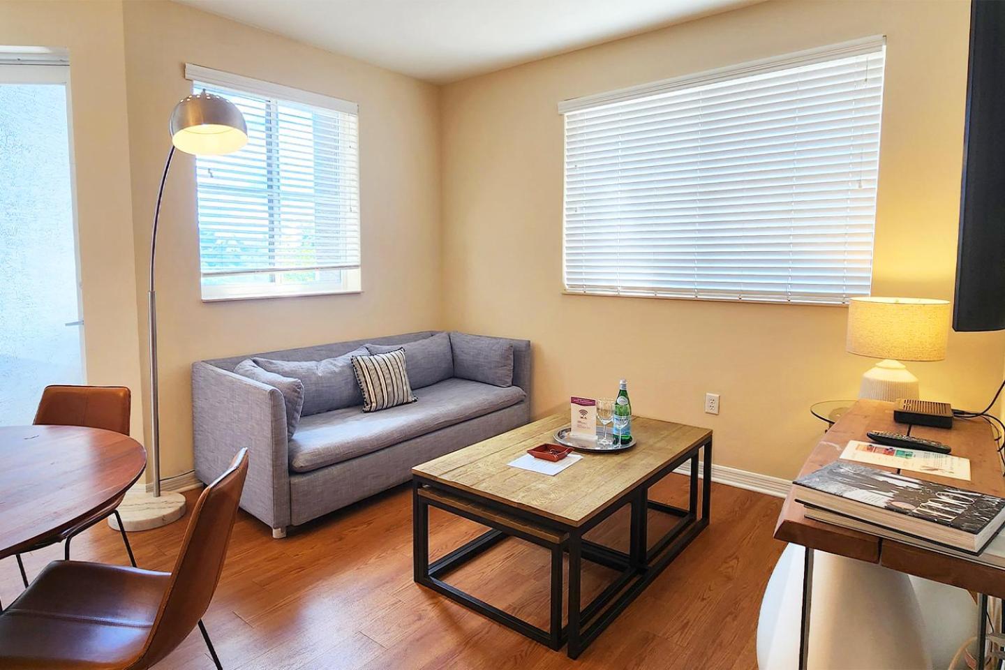 Dharma Home Suites South Miami At Red Road Commons Экстерьер фото