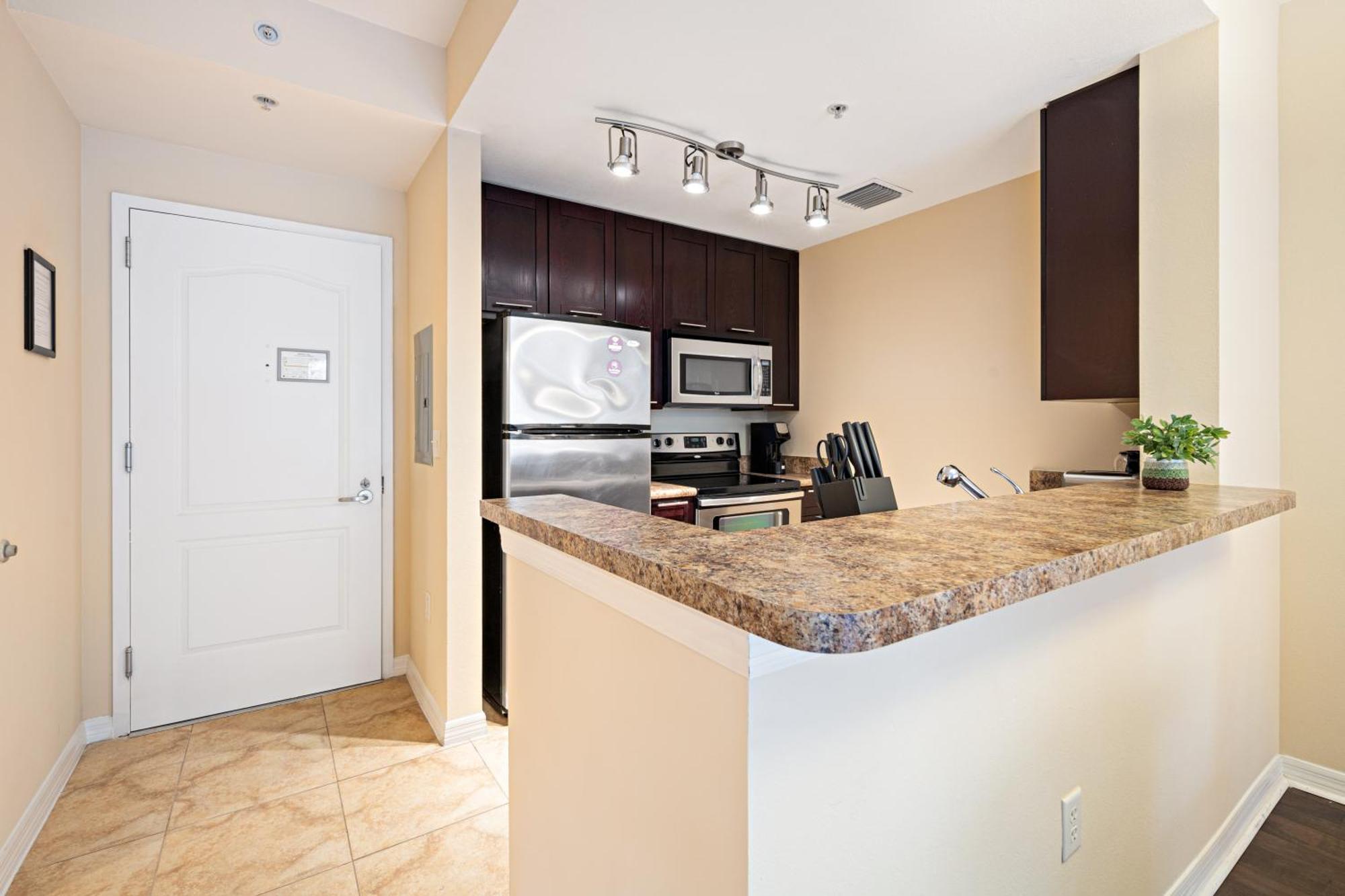Dharma Home Suites South Miami At Red Road Commons Экстерьер фото