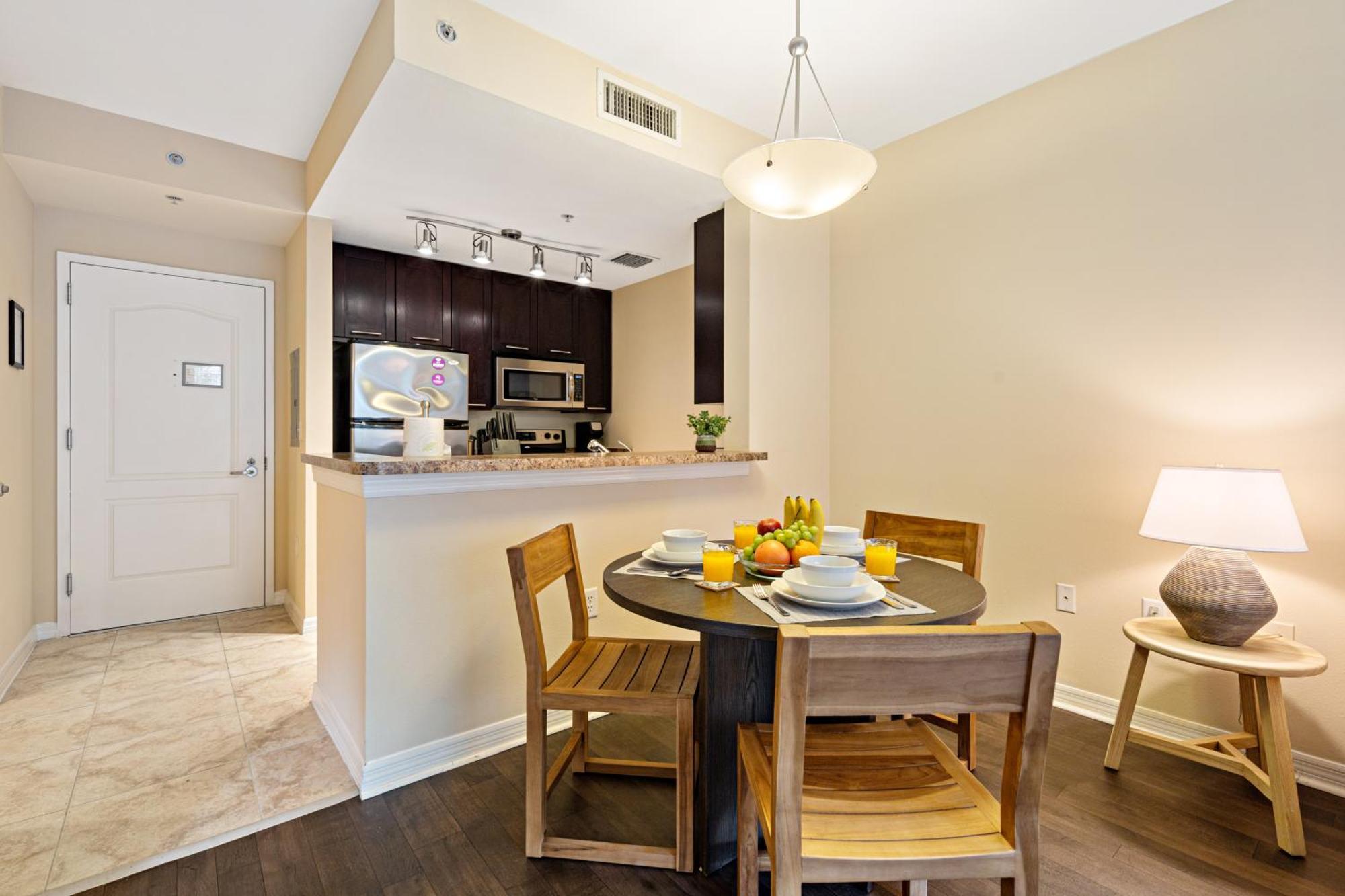 Dharma Home Suites South Miami At Red Road Commons Экстерьер фото