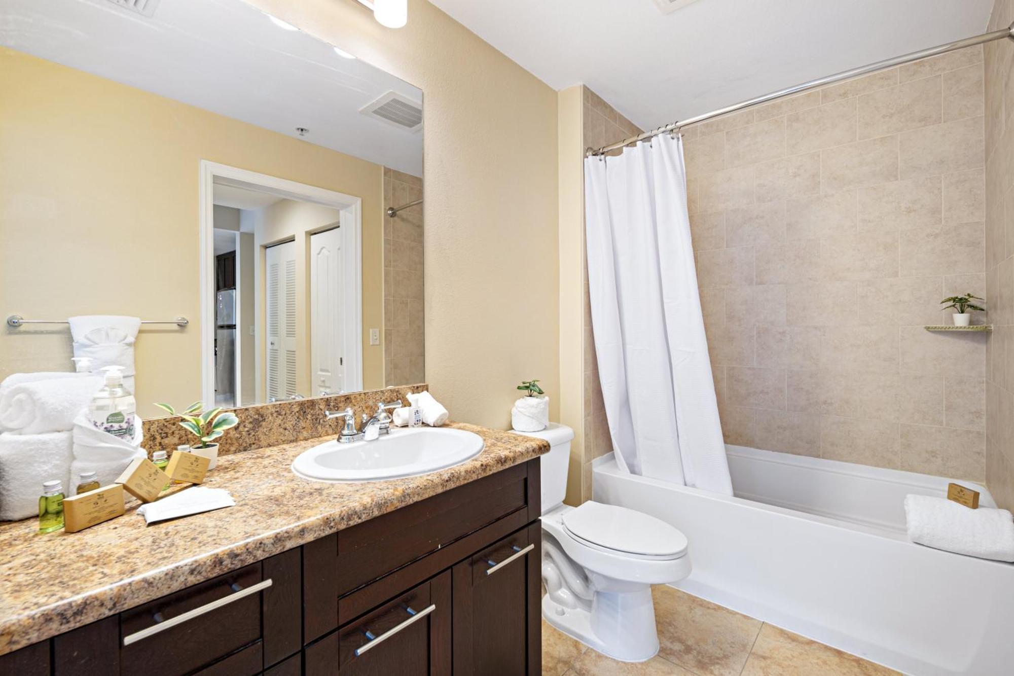 Dharma Home Suites South Miami At Red Road Commons Экстерьер фото