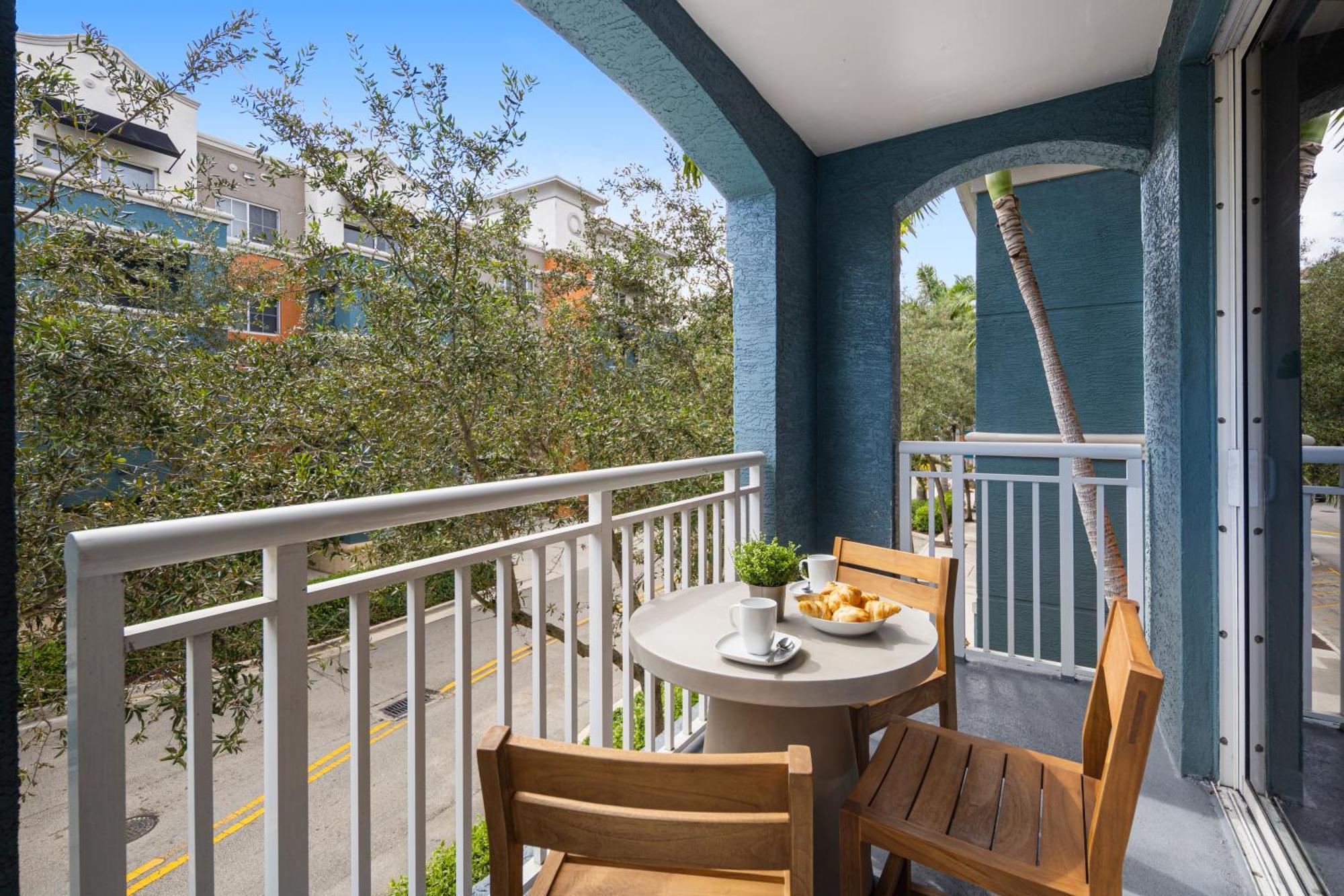 Dharma Home Suites South Miami At Red Road Commons Экстерьер фото