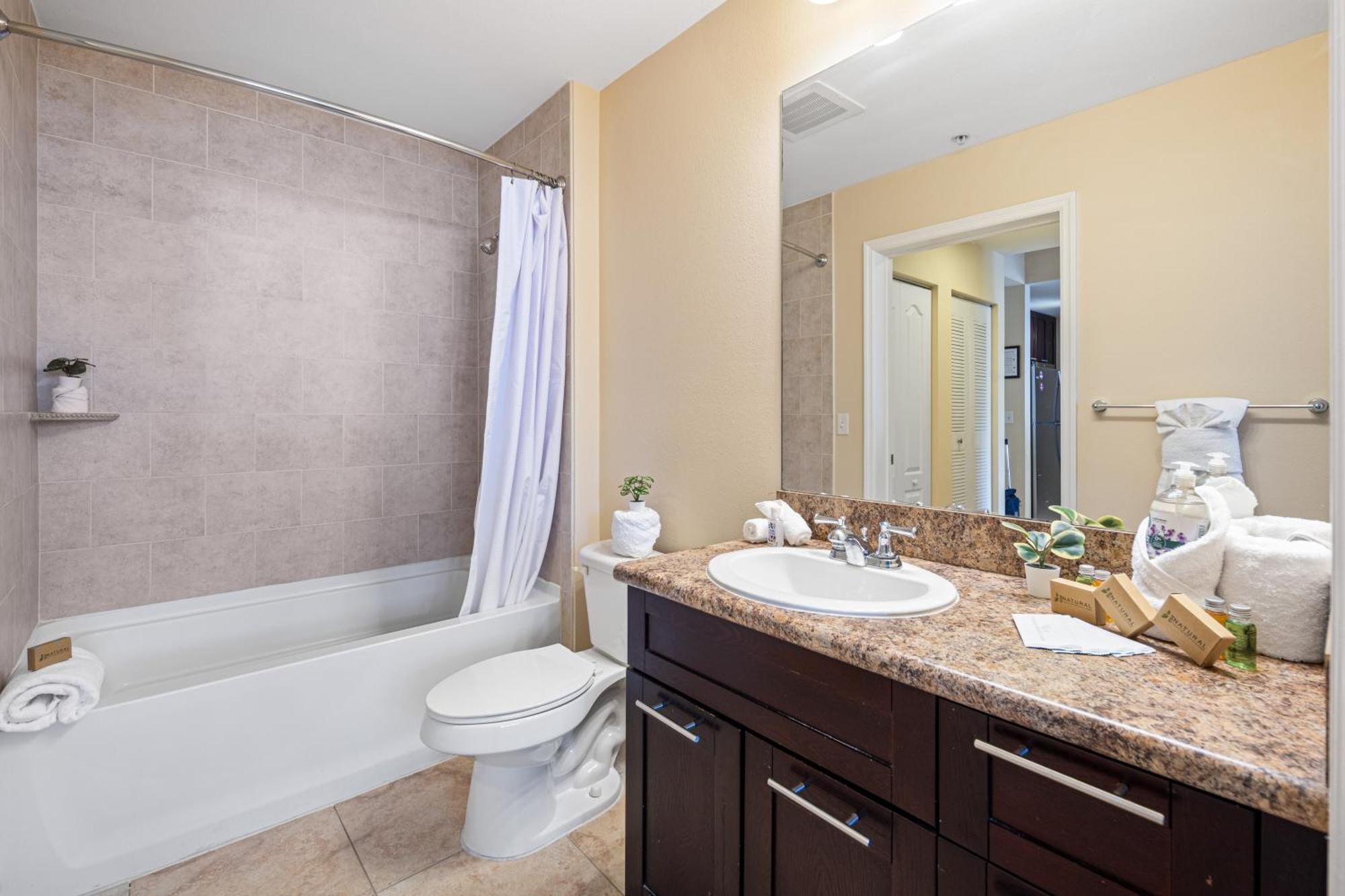 Dharma Home Suites South Miami At Red Road Commons Экстерьер фото