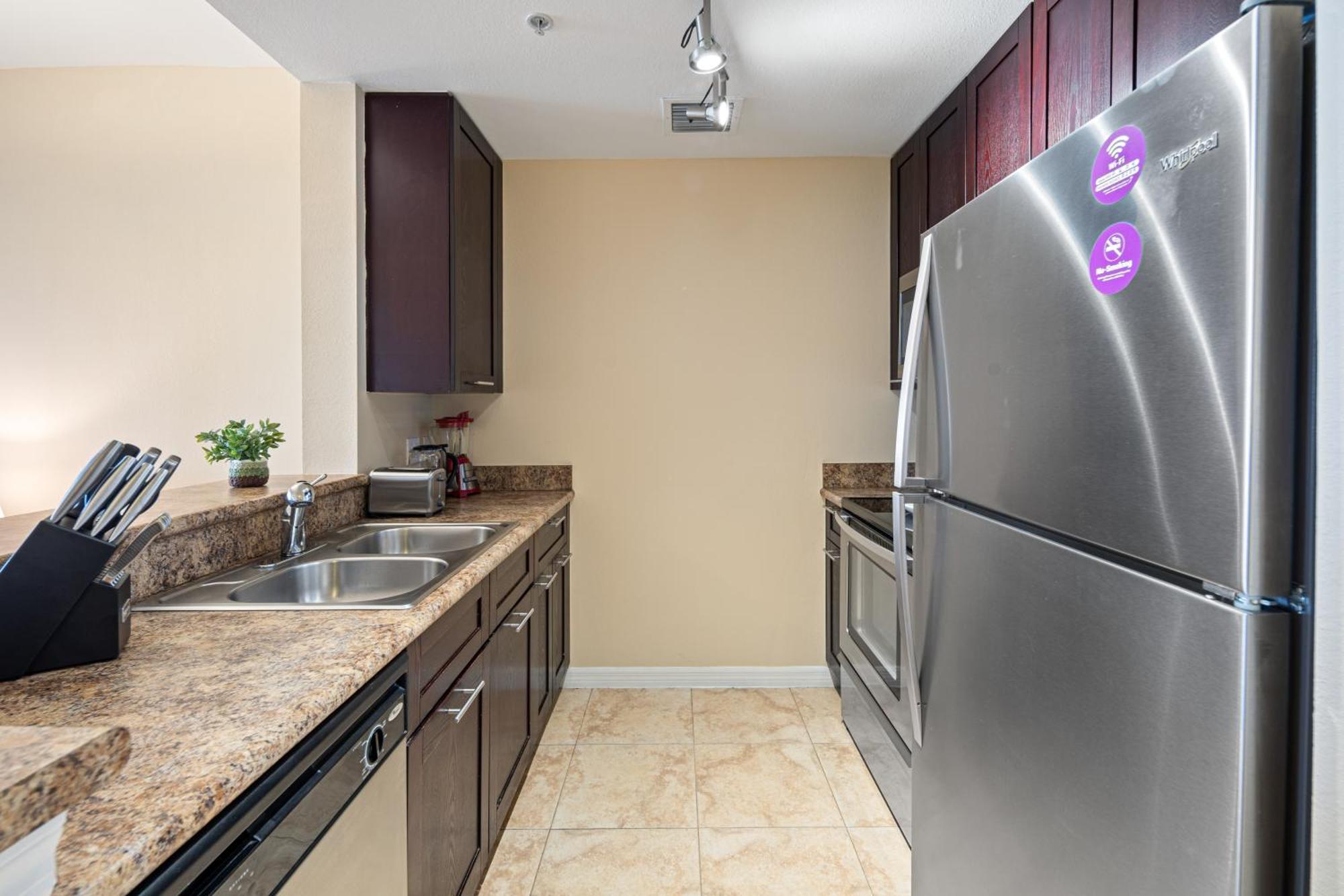 Dharma Home Suites South Miami At Red Road Commons Экстерьер фото