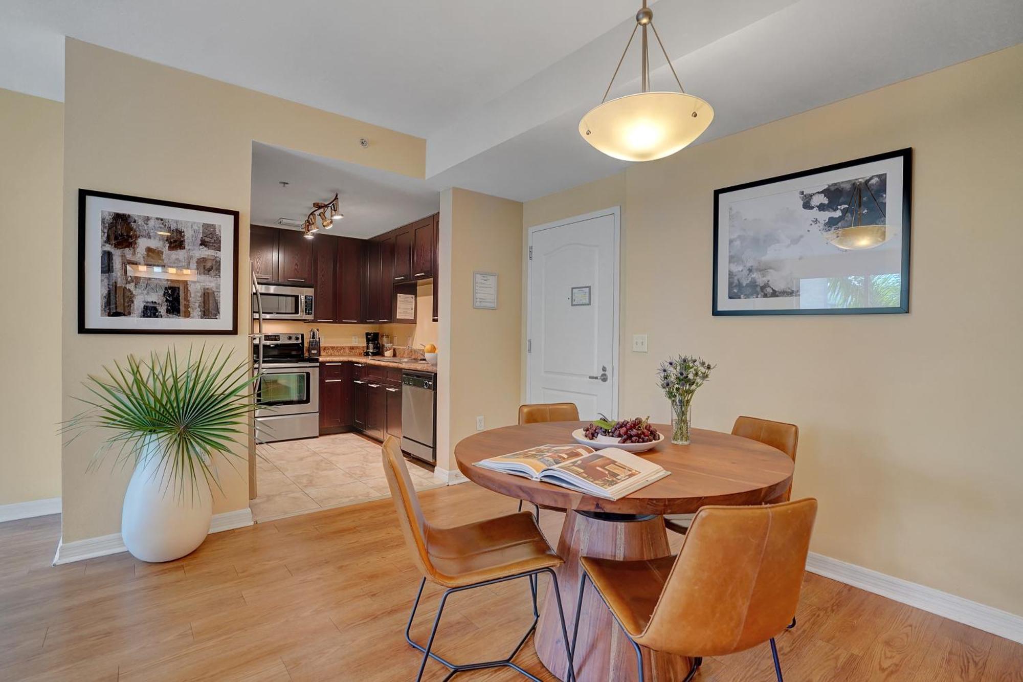 Dharma Home Suites South Miami At Red Road Commons Экстерьер фото