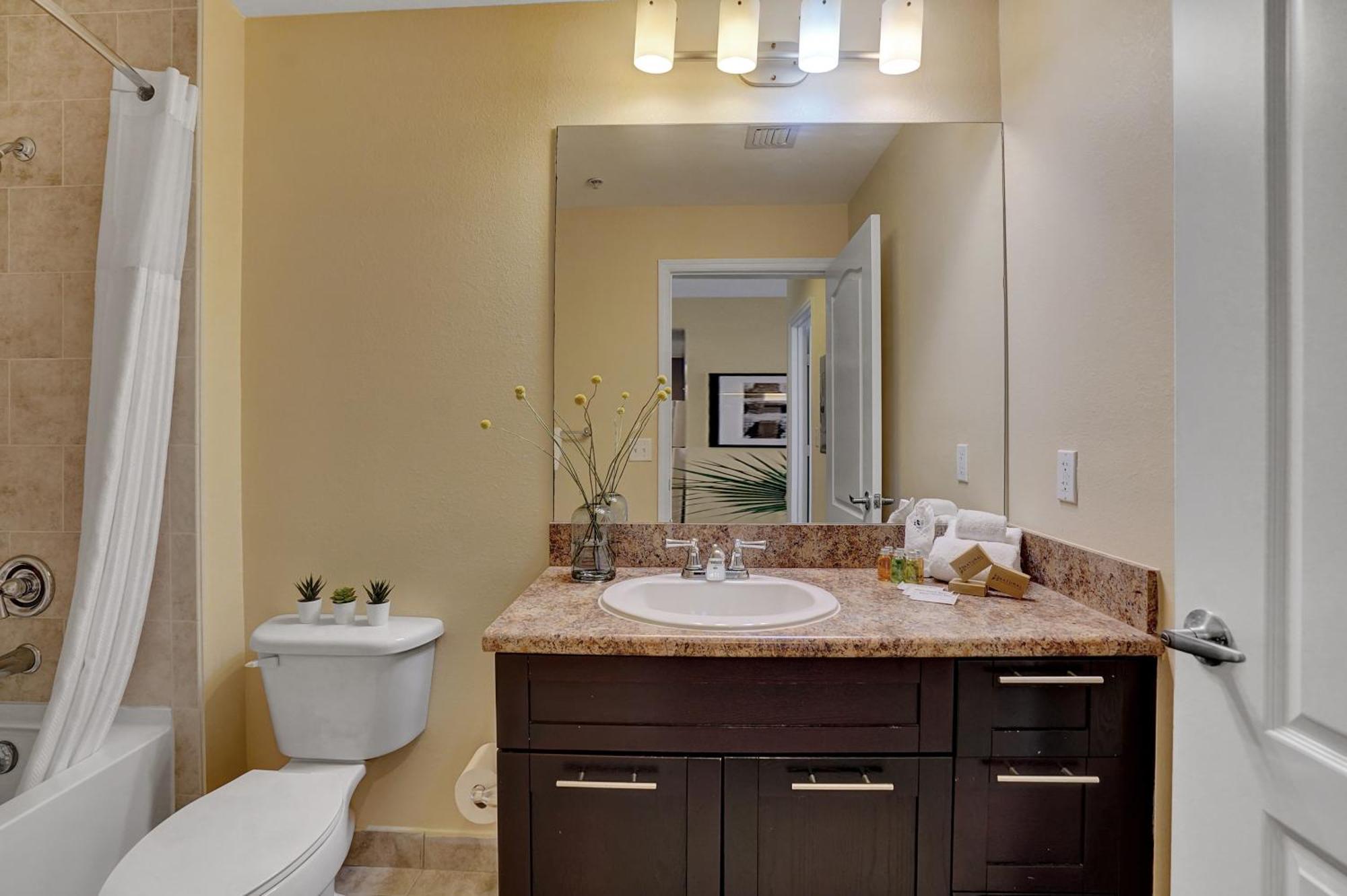 Dharma Home Suites South Miami At Red Road Commons Экстерьер фото