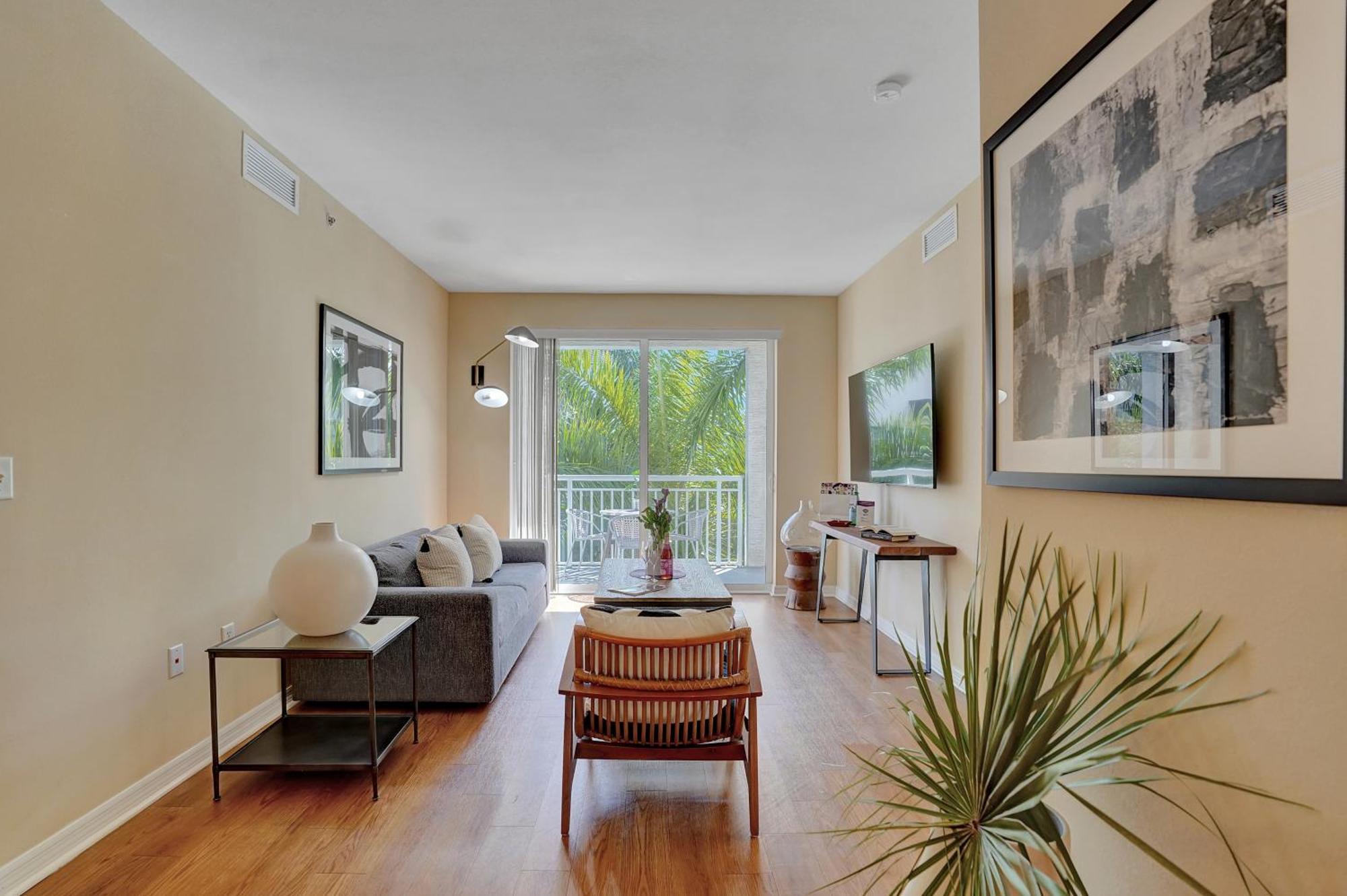Dharma Home Suites South Miami At Red Road Commons Экстерьер фото