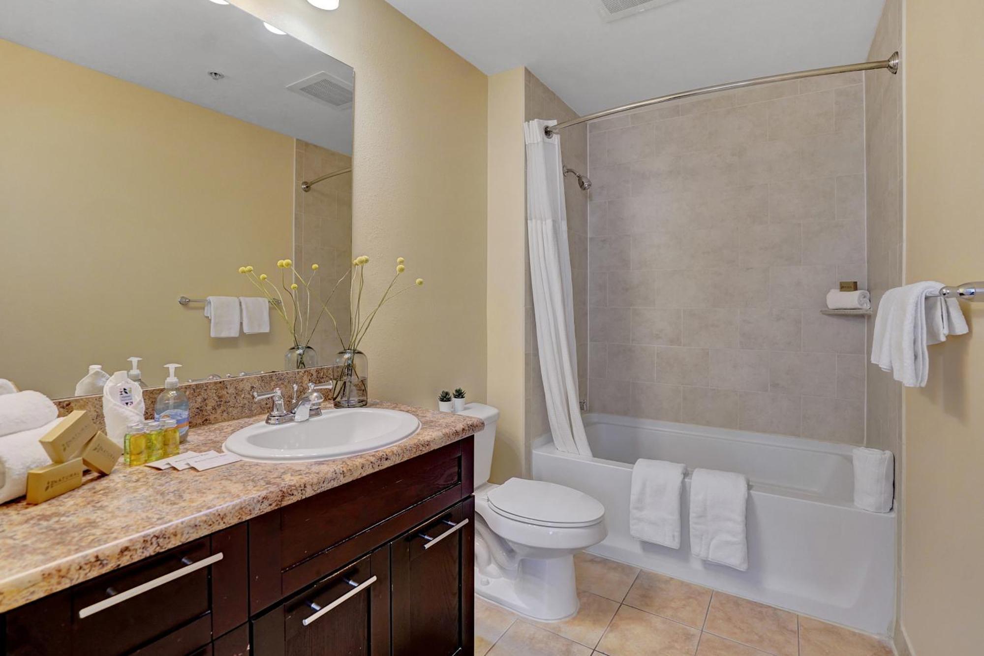 Dharma Home Suites South Miami At Red Road Commons Экстерьер фото