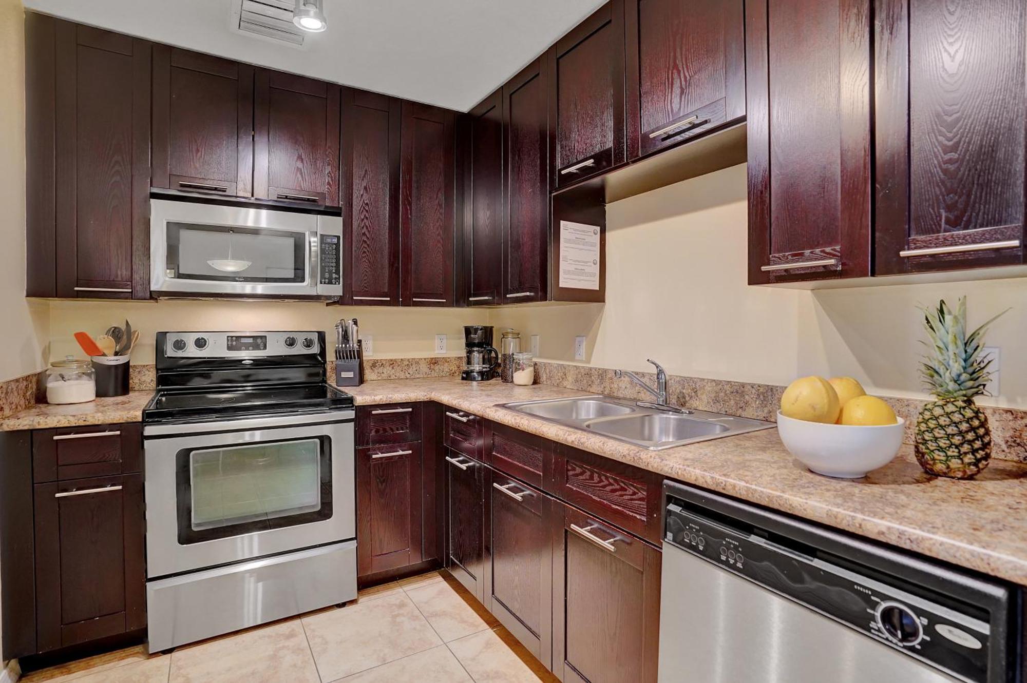 Dharma Home Suites South Miami At Red Road Commons Экстерьер фото