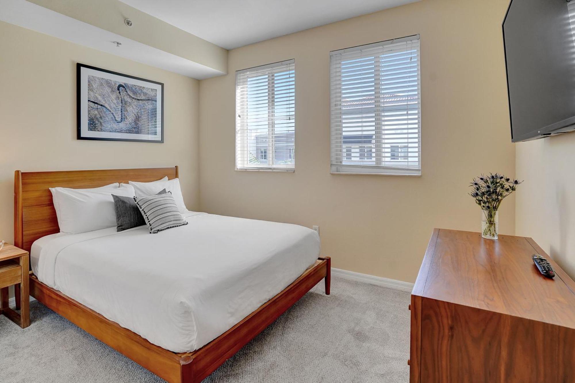 Dharma Home Suites South Miami At Red Road Commons Экстерьер фото