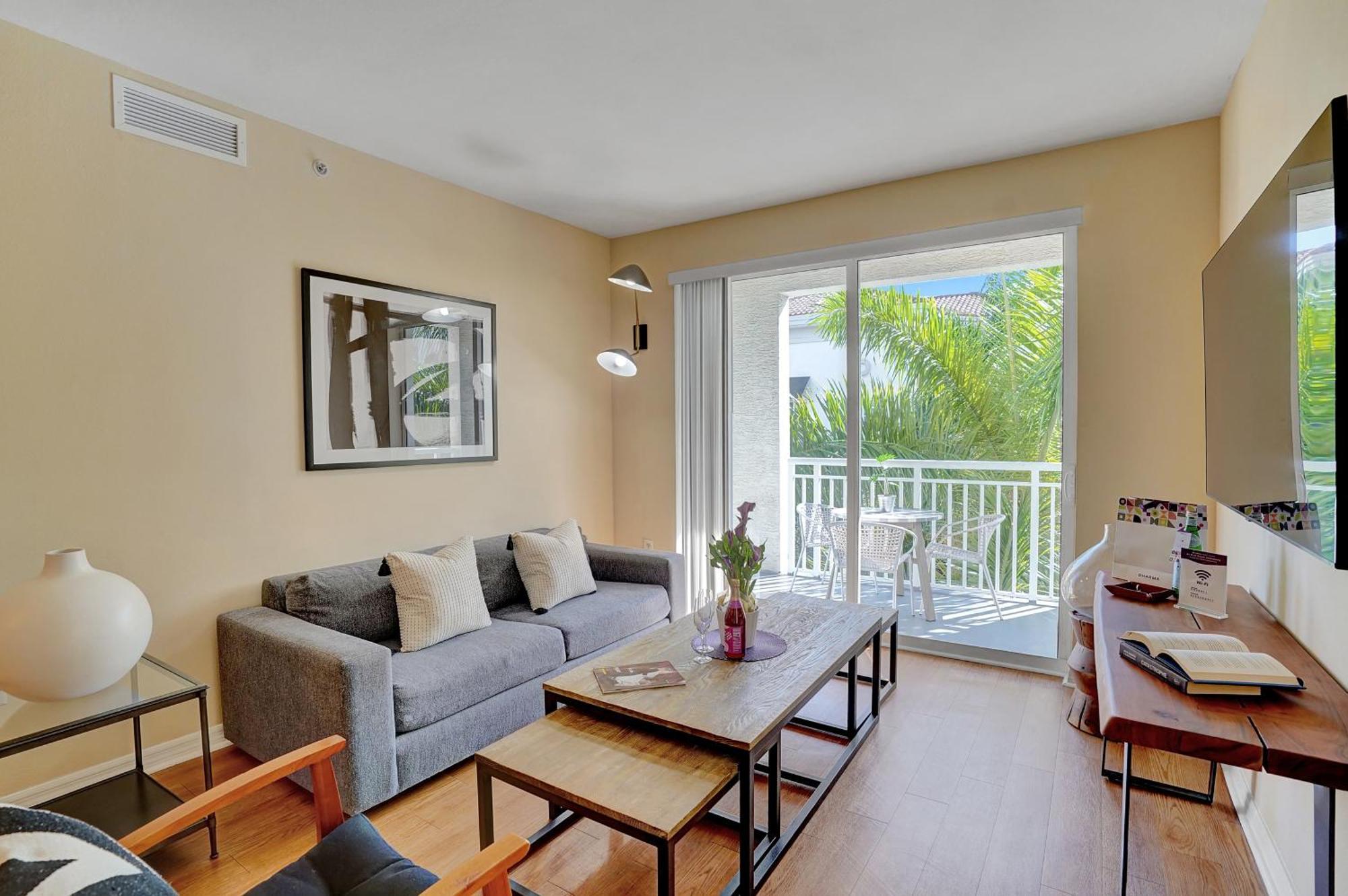 Dharma Home Suites South Miami At Red Road Commons Экстерьер фото