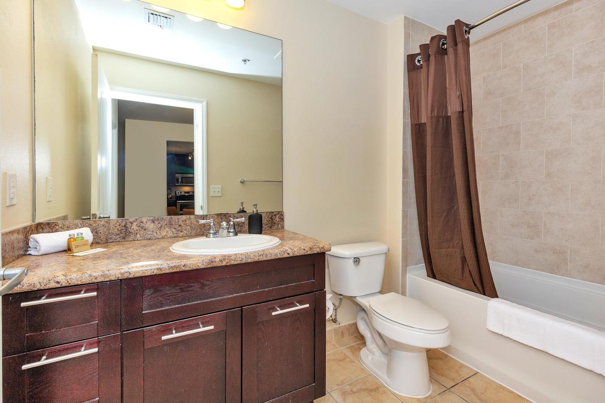 Dharma Home Suites South Miami At Red Road Commons Экстерьер фото
